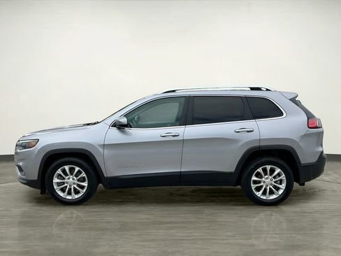 Used 2019 Jeep Cherokee Latitude w/ Cold Weather Group FWD image 3