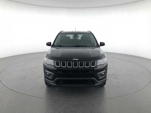Used 2019 Jeep Compass Latitude image 2