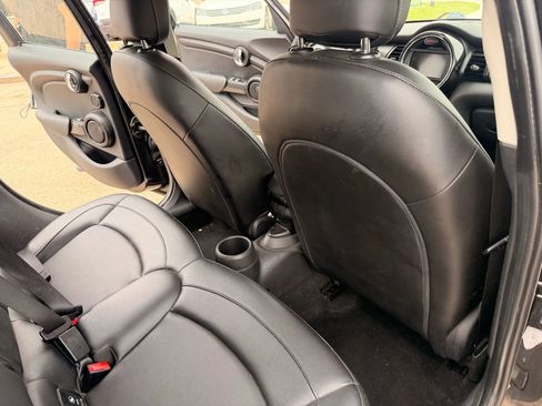 Used 2017 MINI Cooper 4-Door Hardtop image 16