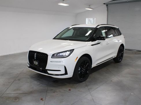 New 2026 Lincoln Corsair Premiere image 3