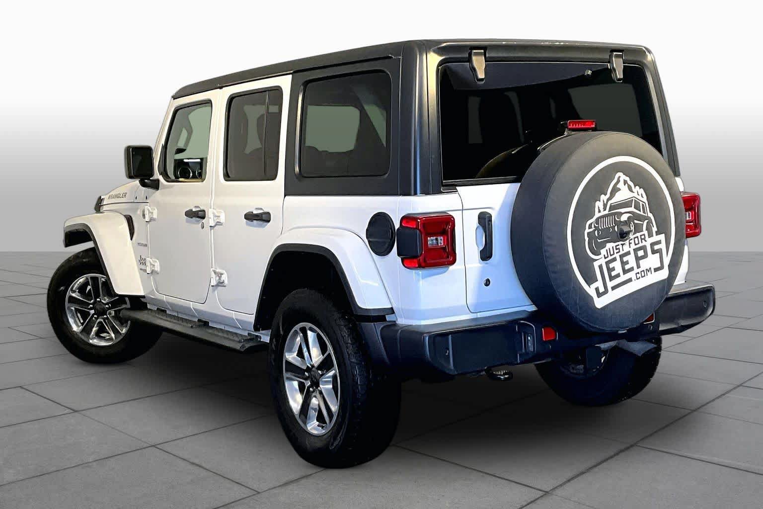 Used 2018 Jeep Wrangler Unlimited Sahara w/ Dual Top Group AWD/4WD image 12
