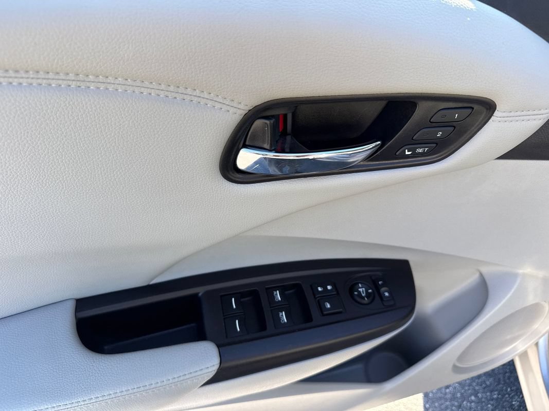 Used 2017 Acura RDX w/ Advance Package AWD/4WD image 16