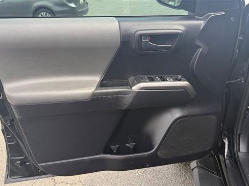 Used 2020 Toyota Tacoma SR5 image 4