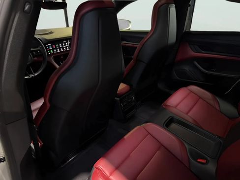 Used 2022 Porsche Taycan RWD image 15