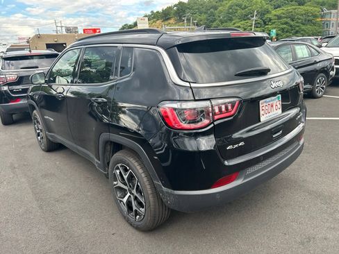 Used 2025 Jeep Compass Limited AWD/4WD image 4