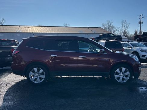 Used 2016 Chevrolet Traverse LT w/ Style and Technology Package image 6
