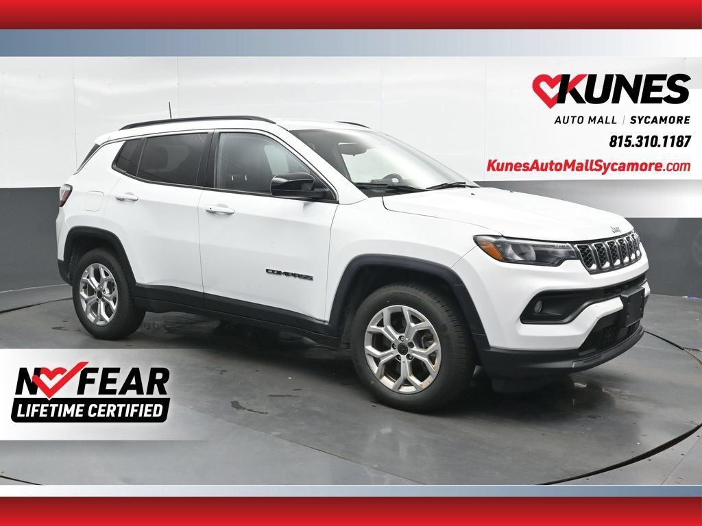Used 2025 Jeep Compass Latitude AWD/4WD image 1