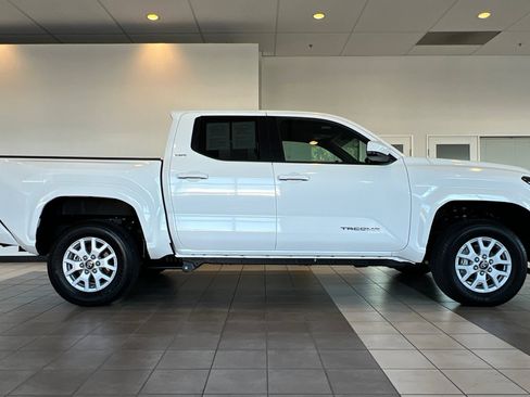 Certified 2025 Toyota Tacoma SR5 image 3