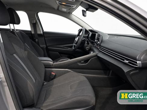 Used 2025 Hyundai Elantra SE FWD image 14