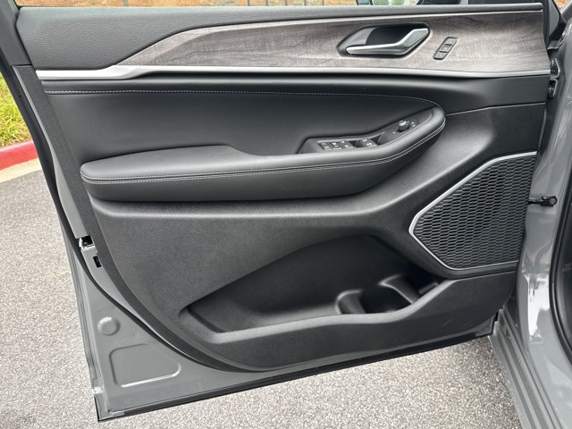 New 2027 Jeep Grand Cherokee Limited AWD/4WD image 10