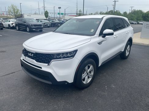 Used 2023 Kia Sorento LX AWD/4WD image 2