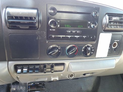 Used 2007 Ford F550 2WD Regular Cab Super Duty image 34
