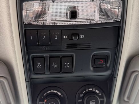 Used 2020 Toyota 4Runner Venture AWD/4WD image 30