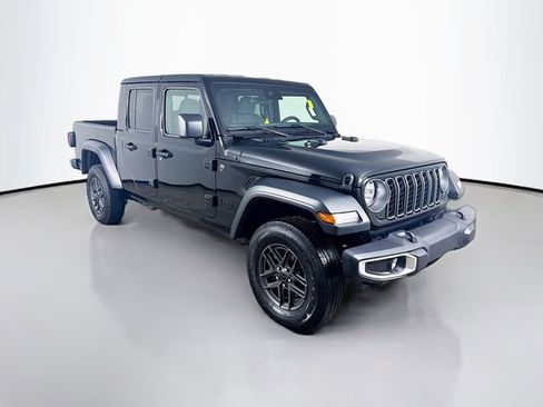 Used 2025 Jeep Gladiator Sport AWD/4WD image 3