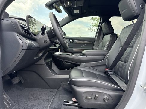 New 2026 Buick Enclave Avenir w/ Super Cruise Package FWD image 16