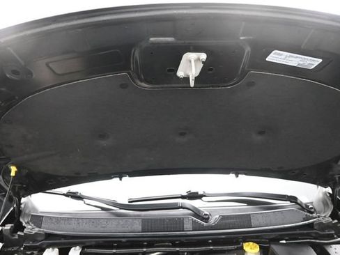 Used 2022 Chrysler Pacifica Touring-L FWD image 34