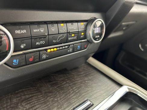Used 2019 Ford Expedition Limited w/ Equipment Group 302A RWD image 22