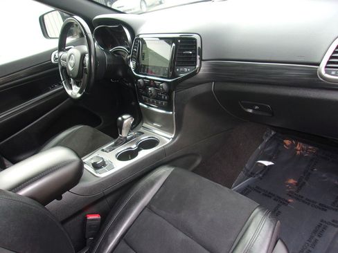 Used 2022 Jeep Grand Cherokee Laredo X image 11