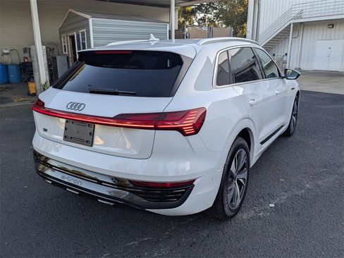 Used 2024 Audi Q8 e-tron Premium Plus w/ Premium Plus Package image 3
