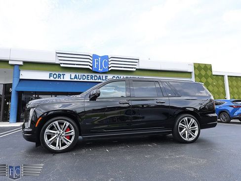 Used 2026 Cadillac Escalade ESV Platinum Sport AWD/4WD image 5
