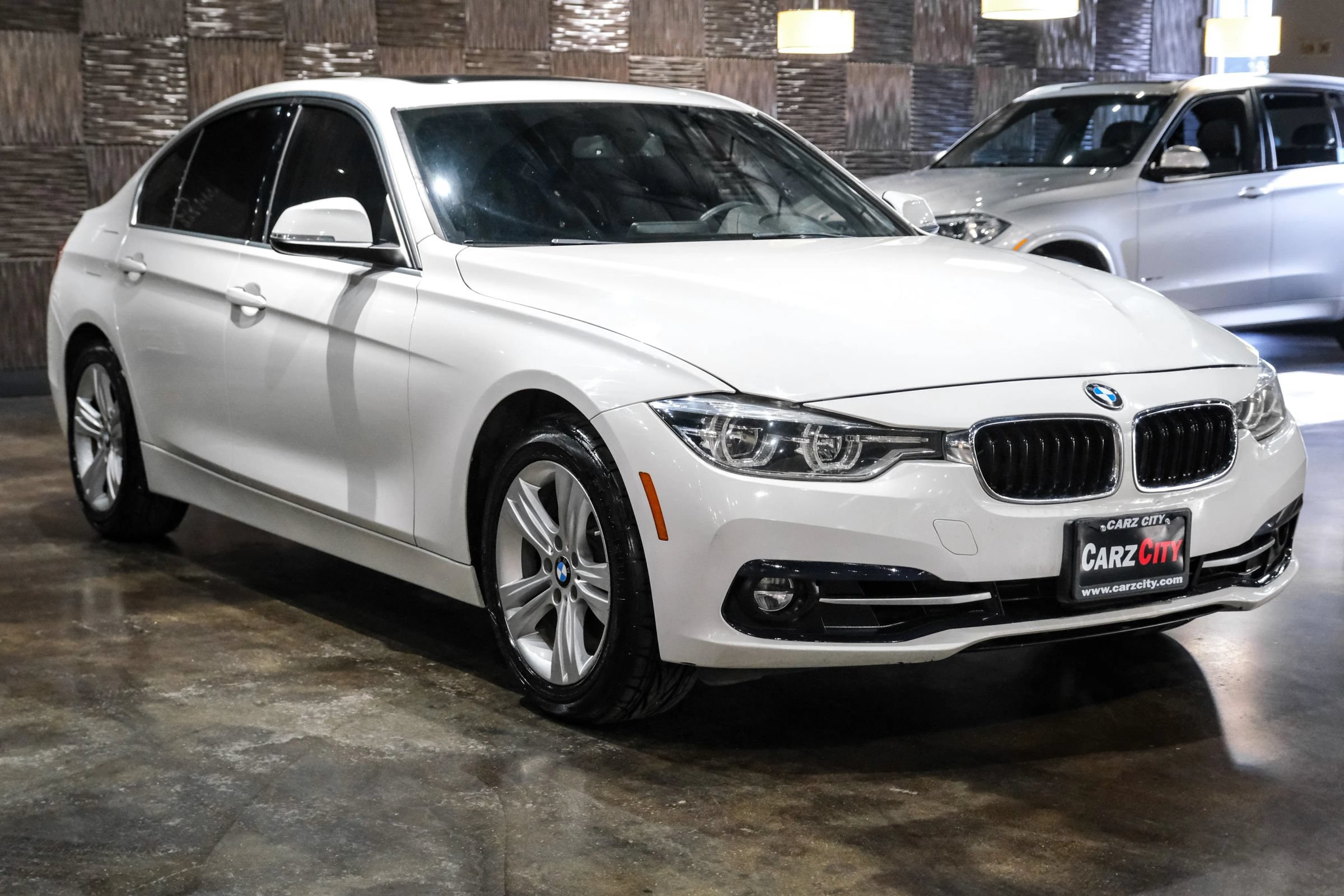 Used 2018 BMW 330i Sedan RWD image 3