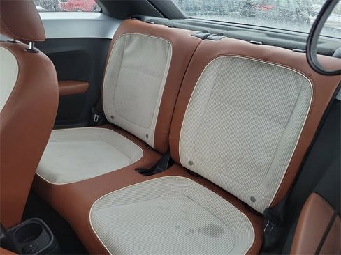 Used 2015 Volkswagen Beetle 1.8T Classic image 9
