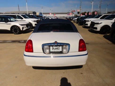 Used 2000 Lincoln Town Car Signature image 11