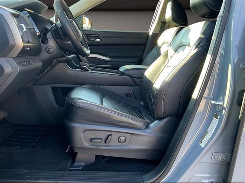 Used 2023 Nissan Pathfinder Platinum w/ Lighting Package (N93) FWD image 23