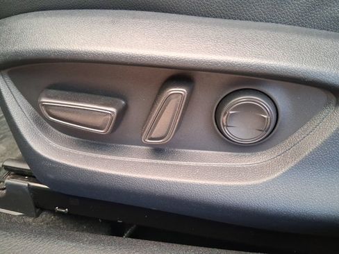 Used 2025 Toyota Camry SE w/ Convenience Package AWD/4WD image 8