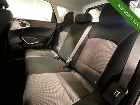 Used 2025 Kia Soul LX w/ LX Technology Package FWD image 31