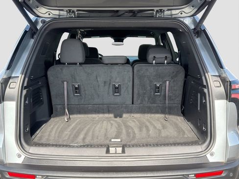 Used 2024 Chevrolet Traverse LT image 20