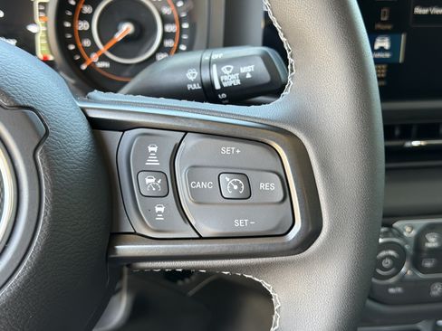 Used 2025 Jeep Gladiator Sport AWD/4WD image 25