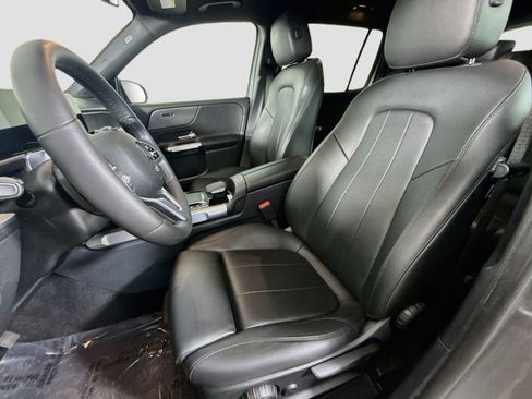 Used 2022 Mercedes-Benz GLB 250 w/ Premium Package Lite image 22