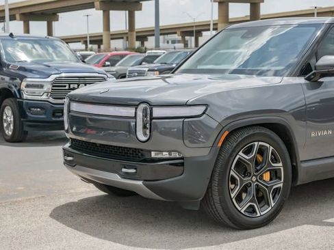 Used 2023 Rivian R1T Adventure image 7
