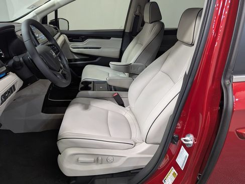New 2026 Honda Odyssey Touring image 11