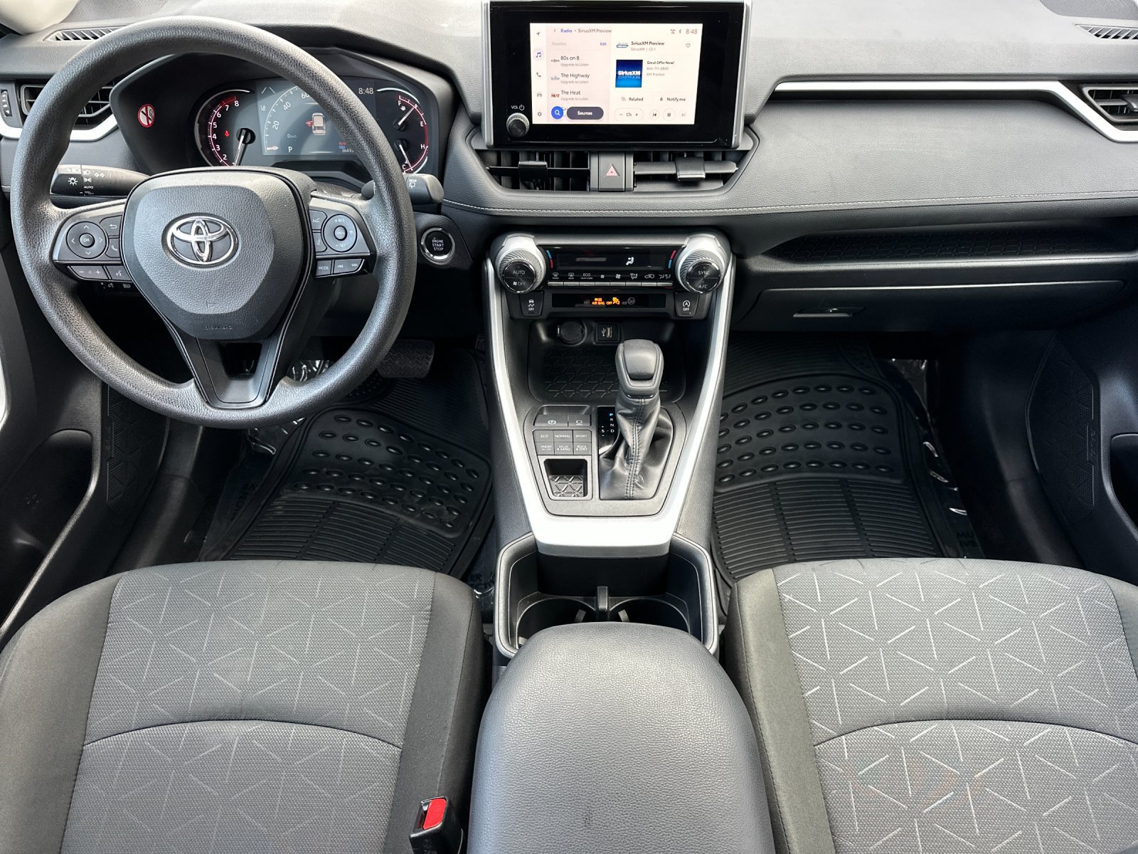 Used 2025 Toyota RAV4 XLE AWD/4WD image 12