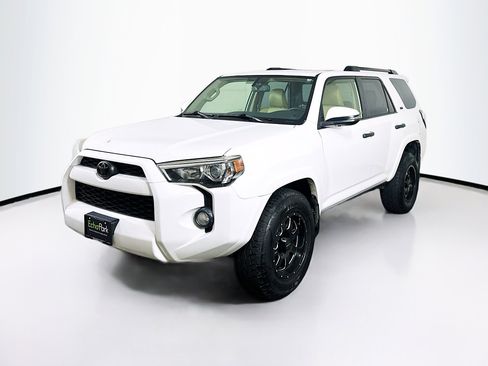 Used 2016 Toyota 4Runner SR5 Premium image 3