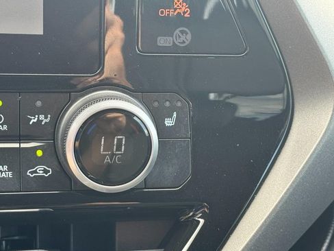 Used 2025 Toyota Highlander XLE AWD/4WD image 32