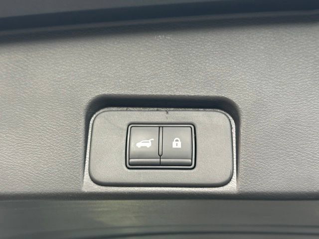 Certified 2025 Nissan Rogue SV AWD/4WD image 18