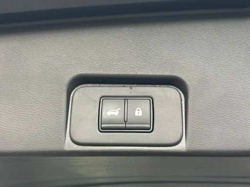 Used 2025 Nissan Rogue SV AWD/4WD image 18