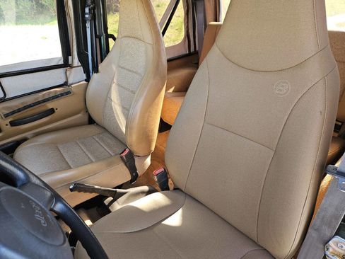 Used 1997 Jeep Wrangler SE image 12