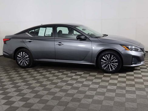 Used 2024 Nissan Altima 2.5 SV image 12