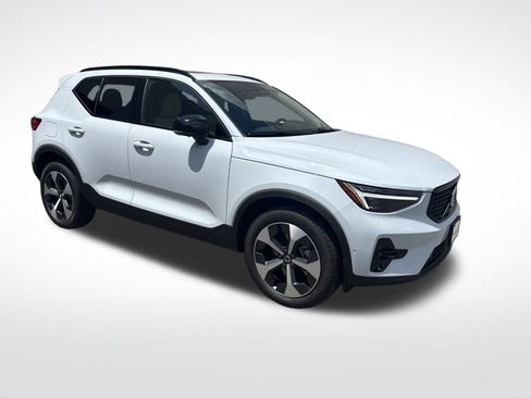 New 2026 Volvo XC40 B5 Plus w/ Protection Package Premier image 7