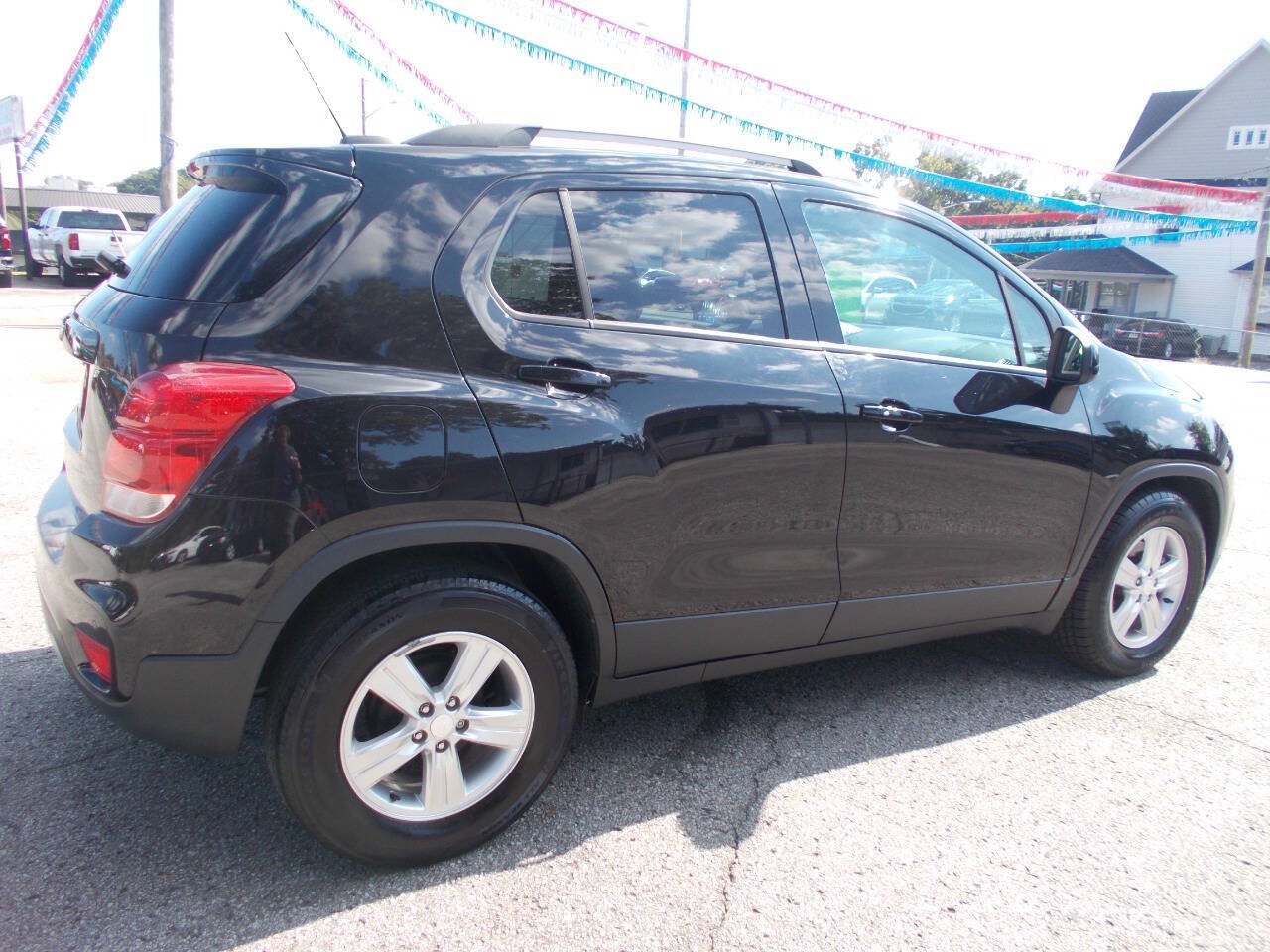 Used 2021 Chevrolet Trax LT w/ Driver Confidence Package FWD image 3