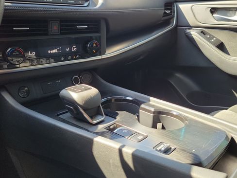 Certified 2024 Nissan Rogue SV FWD image 28