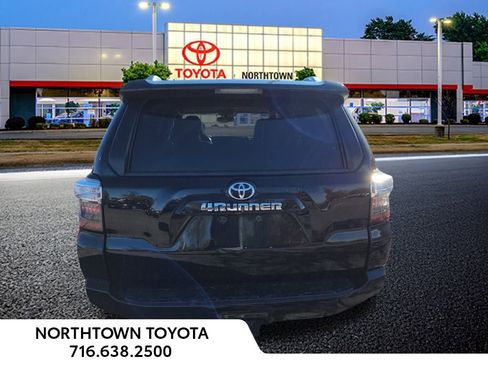Used 2017 Toyota 4Runner SR5 Premium image 8