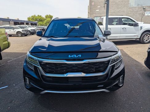 Used 2023 Kia Seltos SX w/ SX Sunroof Package image 2