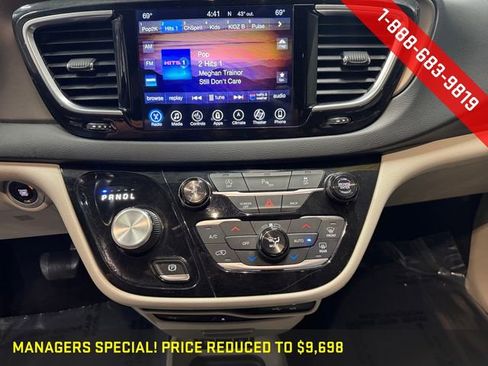 Used 2017 Chrysler Pacifica Touring-L Plus w/ Tire & Wheel Group image 6