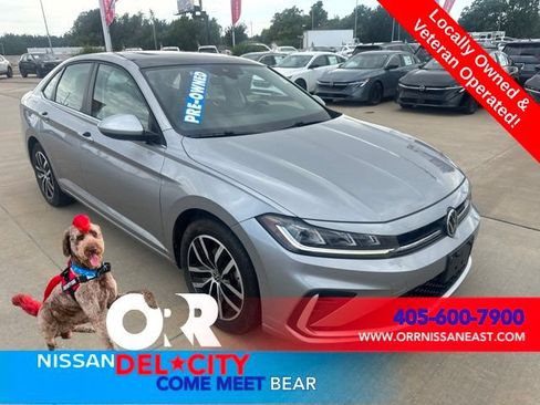 Used 2025 Volkswagen Jetta SE FWD image 8