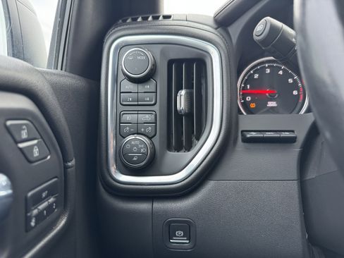 Used 2022 Chevrolet Silverado 1500 High Country w/ Technology Package image 17